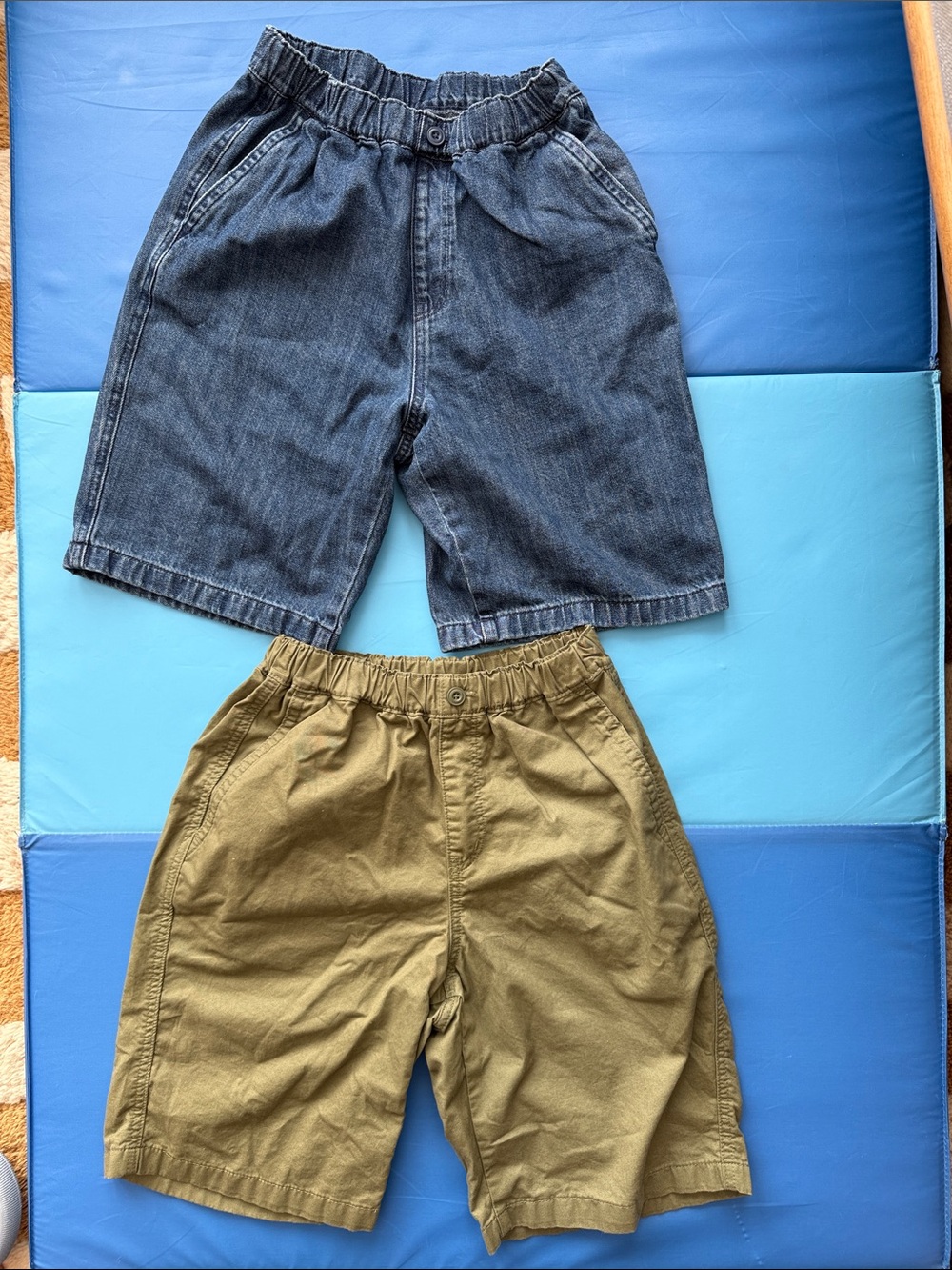 Uniqlo Easy Shorts Kids size 11/12- never worn